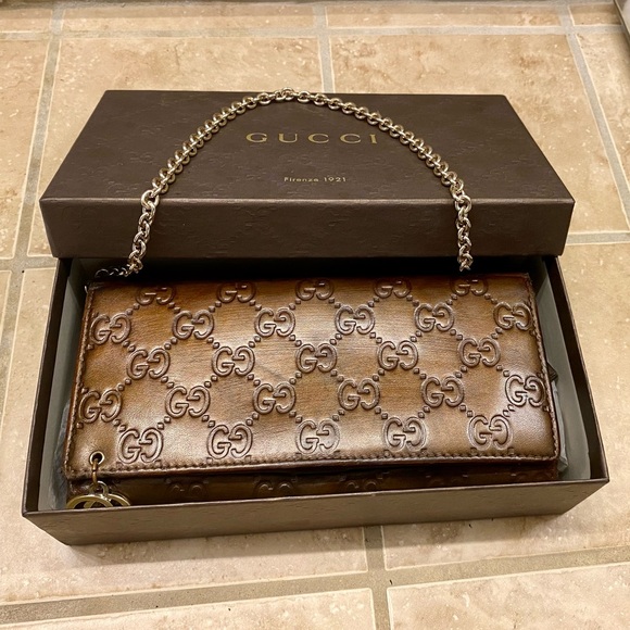 (SOLD) Auth Gucci Wallet on chain - Picture 2 of 15